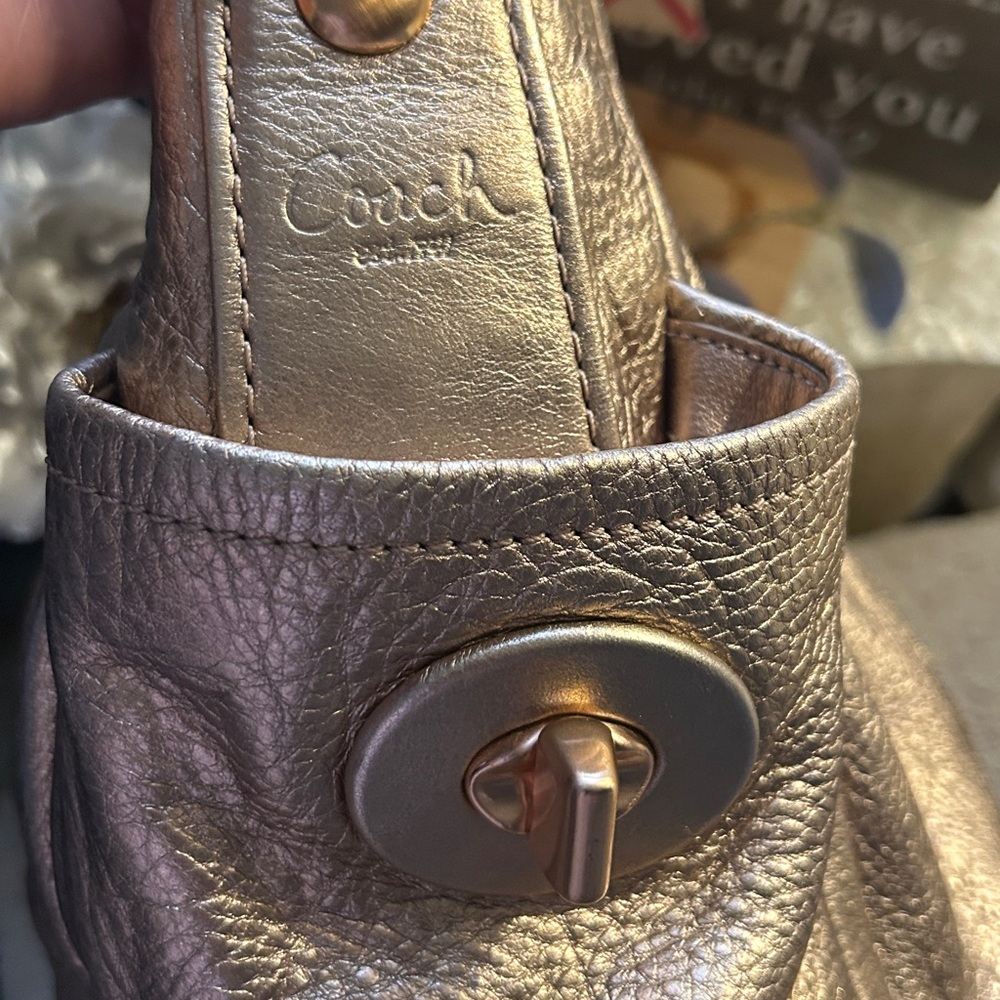 Coach Shimmering Bronze Leather Shoulder Bag🥳🥳❌❌ - Picture 4 of 6